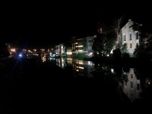 [a może] to właśnie noc, pozwala nam przejrzeć na oczy i zobaczyć samych siebie[?]